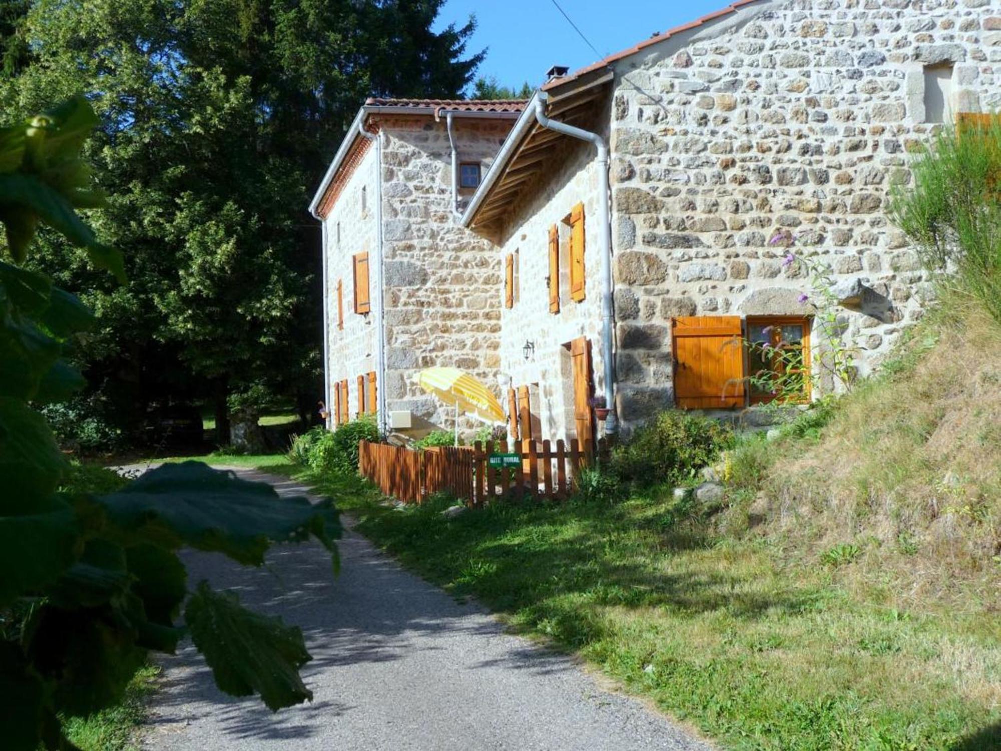 Charmant Gite Avec Terrasse, Cheminee Et Jardin, A Proximite Des Bois, Animaux Acceptes - Fr-1-496-205 Saint-Jean-Soleymieux Zewnętrze zdjęcie